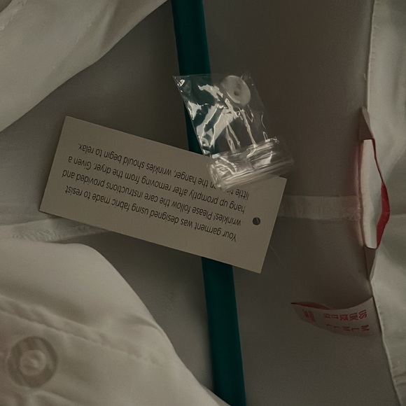 White shirt 3/4 button down shirt, slight bell sleeve - Picture 5 of 5